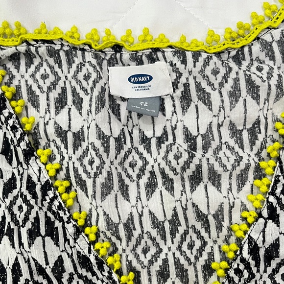 NEW Old Navy Black and White Patterned Short Sleeve Top - Picture 2 of 6